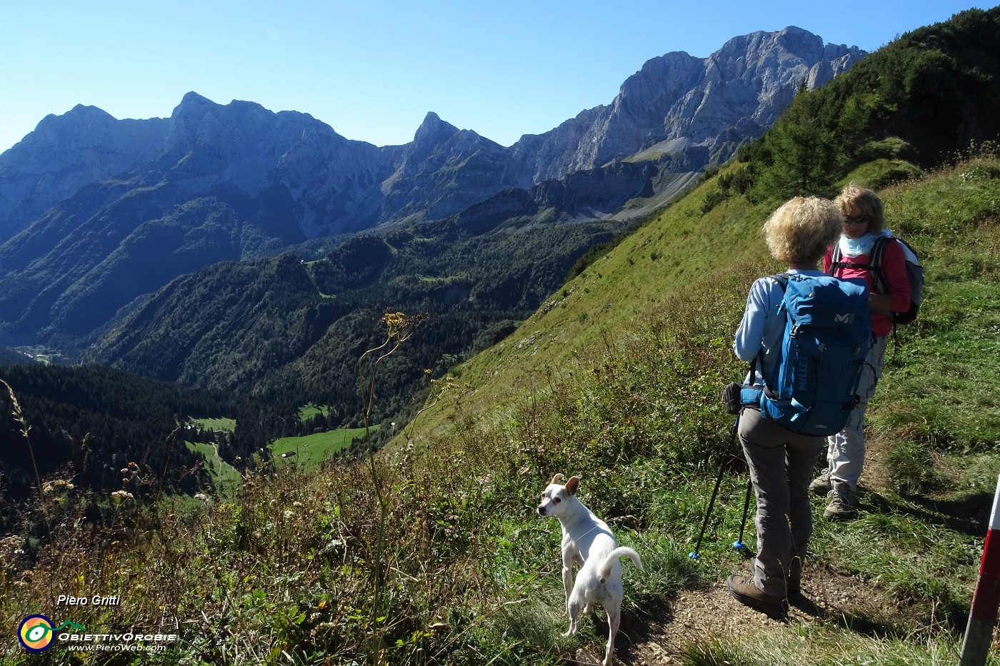 13 Passo di Marogella,  vista su Alpe Corte-Valcanale, Secco,Fop,Valmora,Arera.JPG